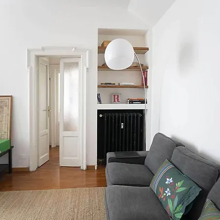 Appartement Stylish Retreat For Two In Milaan