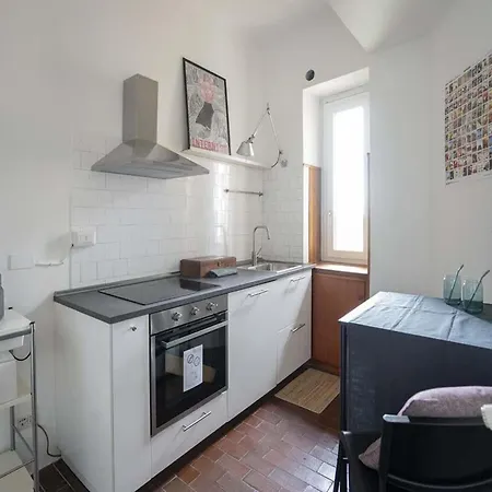 Appartement Stylish Retreat For Two In Milaan
