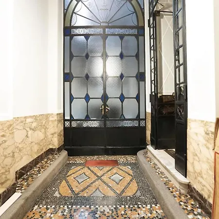 Stylish Retreat For Two In Milaan