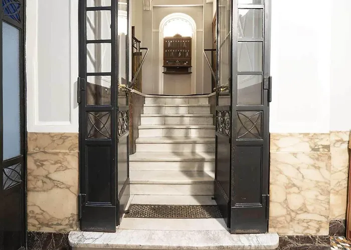 Stylish Retreat For Two In Milão